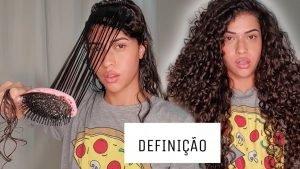 Leia mais sobre o artigo Finalização Rápida Que Deixam os Cachos Com Volume e Definição 🔥😍